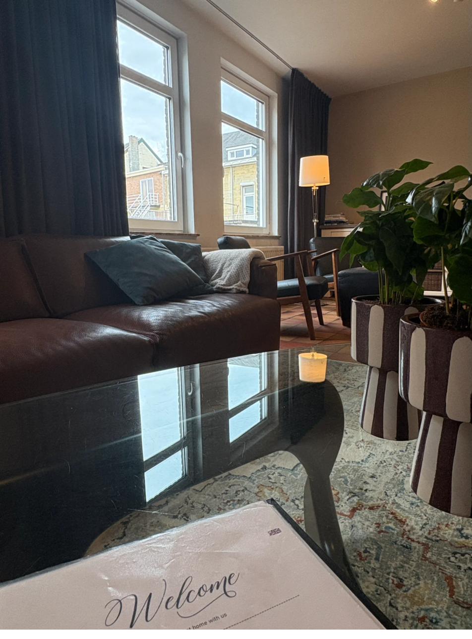 Comfortabele woonkamer vakantiehuis BLESS gerenoveerd 2025